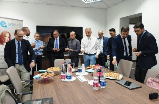 linkedin02-523x344